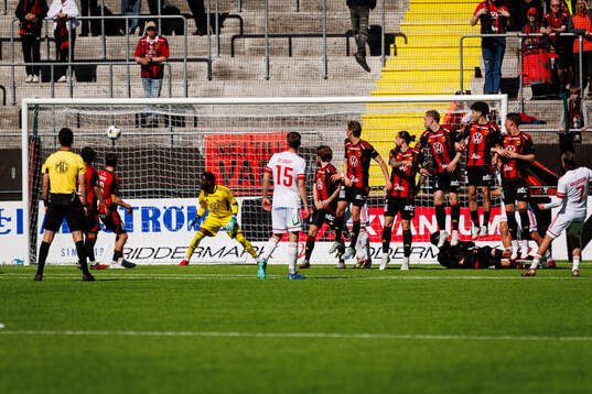Sandvikens IFs Johan Arvidsson gör 1-1 bakom Östersunds