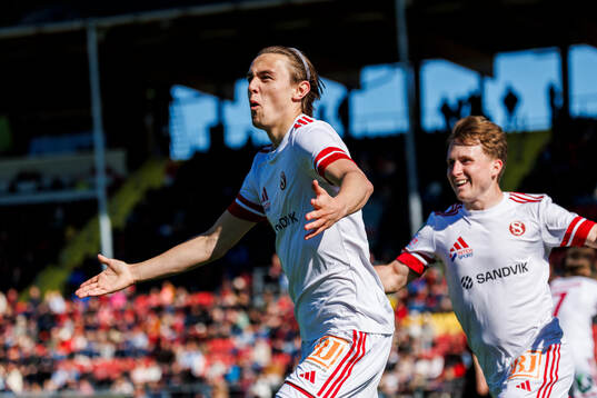 Sandvikens IFs Oscar Sjöstrand jublar