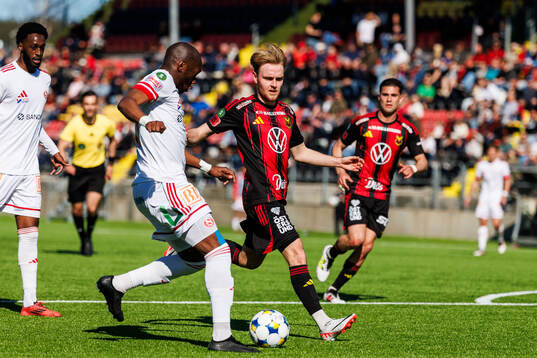 Sandvikens IFs Moonga Simba och Östersunds Simon Marklund