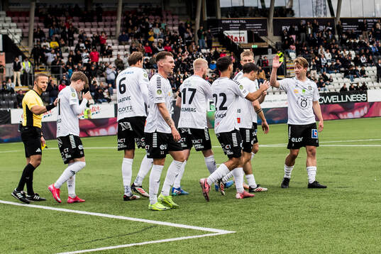 Örebros Linus Alperud jublar
