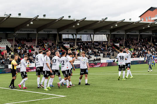 Örebros Linus Alperud jublar