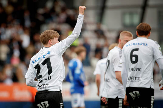 Örebros Linus Alperud gör 1-0 och jublar