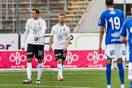 Örebros Melvin Bajrovic och Hampus Söderström deppar