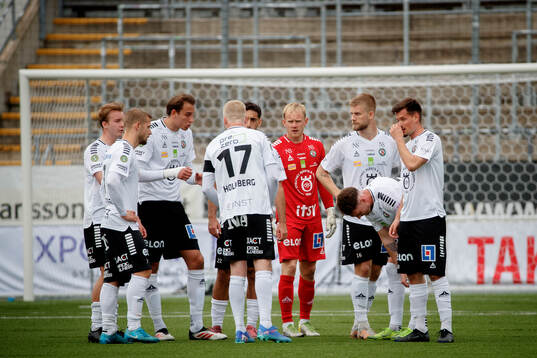 Örebros Karl Holmberg och målvakt Malte Påhlsson