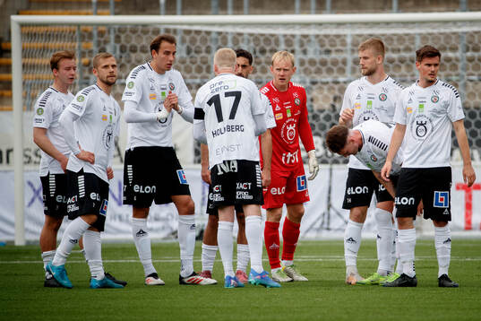 Örebros Karl Holmberg och målvakt Malte Påhlsson