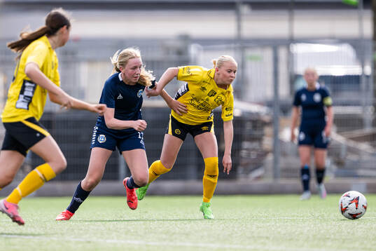 Utsiktens Matilda Björling och Elfsborgs Stina Grimmergård