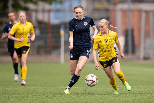 Utsiktens Leah Södergren och Elfsborgs Stina Grimmergård