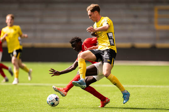 Kalmars Gibril Sosseh och Elfsborgs Robin Svernfors