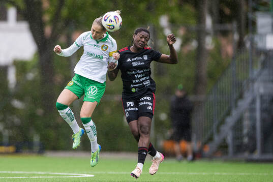 Hammarbys Alice Carlsson och Piteås Anam Imo