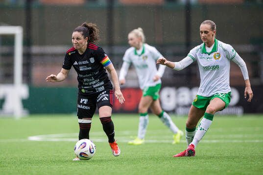 Piteås Josefin Johansson och Hammarbys Ellen Wangerheim