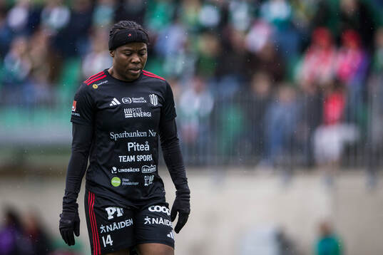 Piteås Josefin Johansson och Faith Ikidi Michael deppar