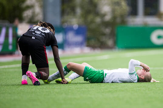 Hammarbys Emilie Joramo har ont