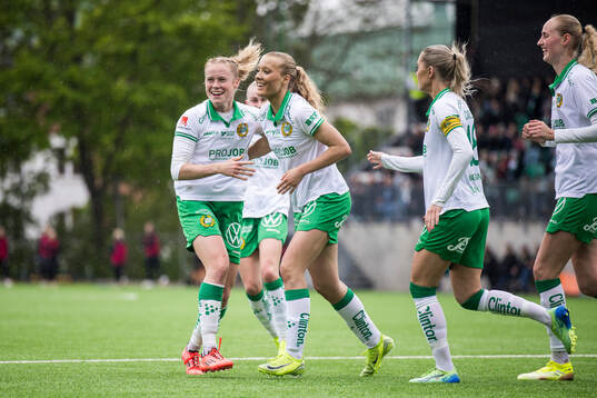 Hammarbys Julie Blakstad och Smilla Holmberg jublar