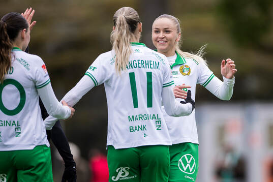 Hammarbys Ellen Wangerheim jublar med Anna Jøsendal