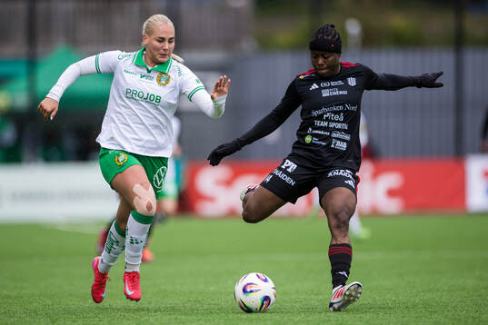 Hammarbys Cathinka Tandberg  och Piteås Faith Ikidi Michael