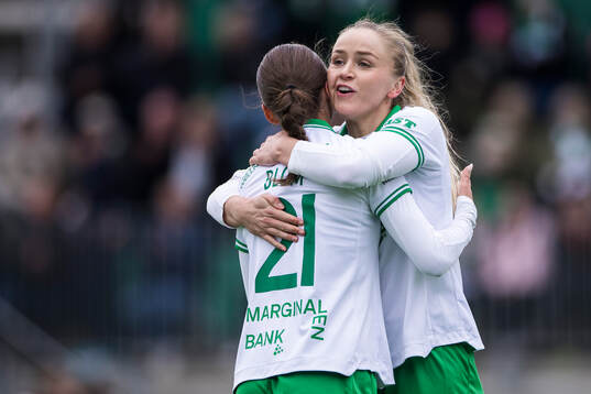 Hammarbys Vera Blom och Anna Jøsendal jublar