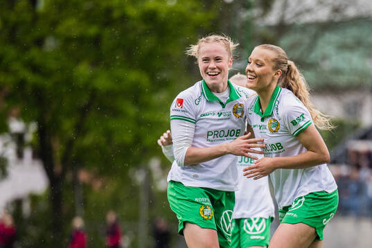 Hammarbys Julie Blakstad jublar med Smilla Holmberg