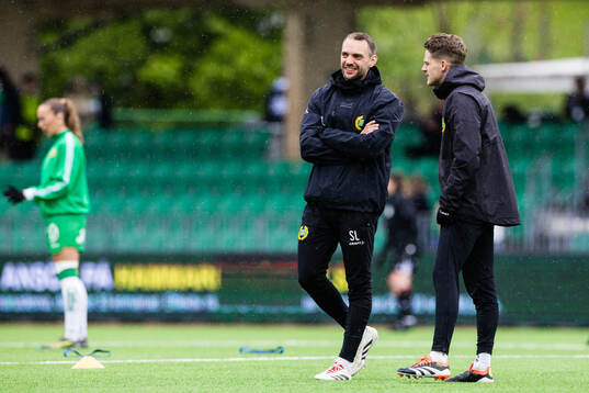 Hammarbys fystränare Sebastian Larsson och assisterande