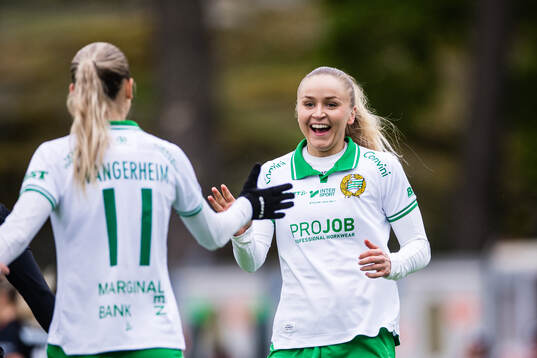 Hammarbys Ellen Wangerheim och Anna Jøsendal jublar