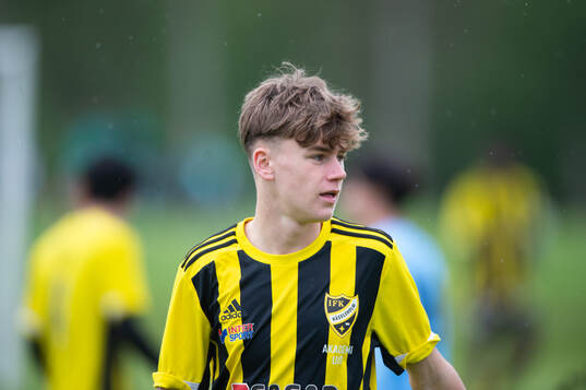 IFK Hässleholms Neo Jakobsson i matchen i P19 division 1
