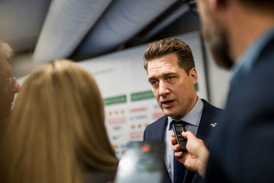 Head coach Sam Hallam of Sweden