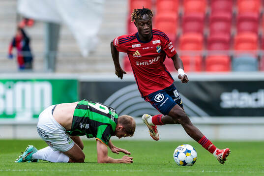 GAISs Gustav Lundgren och Östers Youssoupha Sanyang