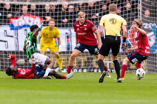 Östers Kingsley Gyamfi och GAISs Chovanie Shakur