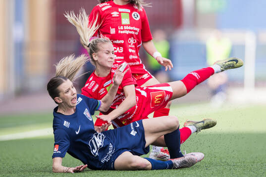 Eskilstuna Uniteds Wilma Öhman och KIF Örebros Demi Pierre