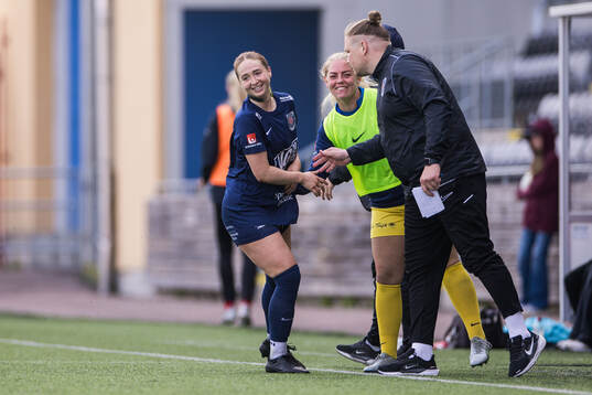 Eskilstuna Uniteds Rylie Rae Combs jublar
