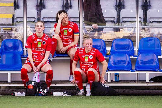 KIF Örebros Julia Walentowicz och Cajsa Rubensson deppar