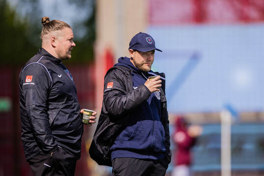 Eskilstuna Uniteds assisterande tränare Anton Olsson och