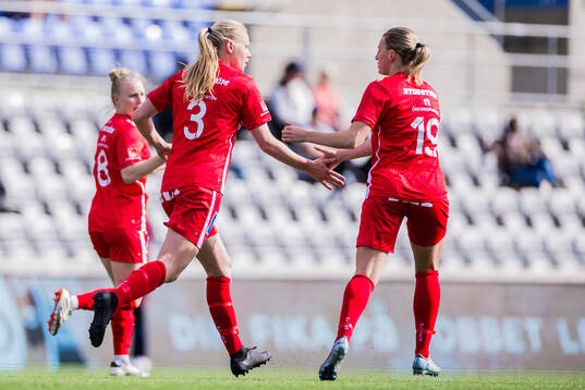 KIF Örebros Sofia Parkner jublar