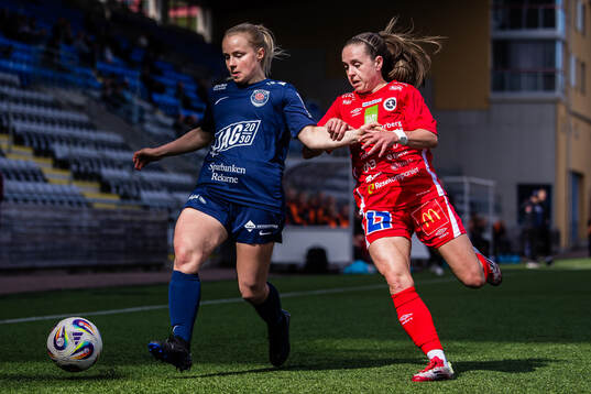 Eskilstuna Uniteds Sara Emilia Ikonen och KIF Örebros Ella