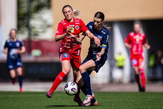 KIF Örebros Ida Björnberg och Eskilstuna Uniteds Wilma