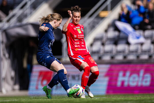 Eskilstuna Uniteds Stina Niklasson och KIF Örebros Wilma