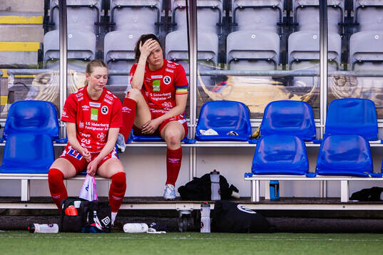 KIF Örebros Cajsa Rubensson och Julia Walentowicz deppar
