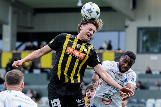 Häckens Silas Andersen och Värnamos Johnbosco Samuel Kalu