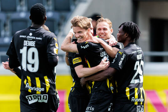 Häckens Samuel Leach Holm jublar