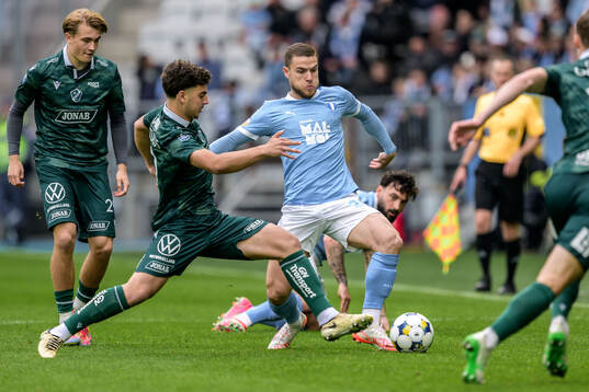 Malmö FFs Gabriel Busanello och Halmstads Bleon Kurtulus