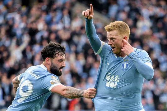 Malmö FFs Sead Haksabanovic och Anders Christiansen jublar