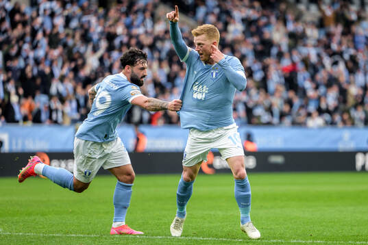 Malmö FFs Sead Haksabanovic och Anders Christiansen jublar