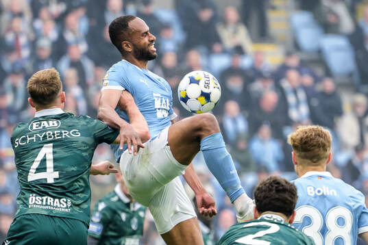 Halmstads Filip Schyberg och Malmö FFs Isaac Kiese Thelin