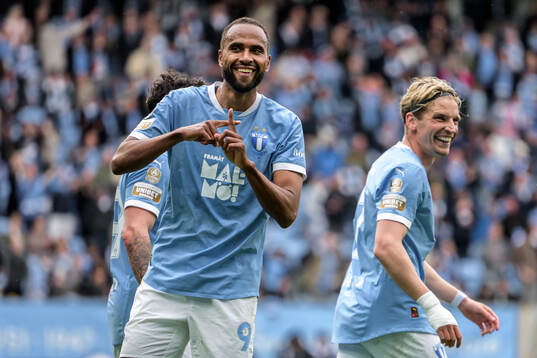 Malmö FFs Isaac Kiese Thelin och Jens Stryger Larsen jublar