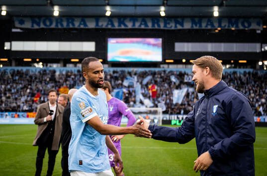 Malmö FFs Isaac Kiese Thelin och assisterande tränare
