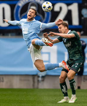 Malmö FFs Gabriel Busanello och Halmstads Villiam Granath