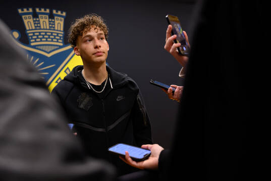 AIKs Victor Goncalves Andersson i i mixed zone
