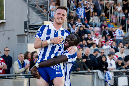 IFK Göteborgs Tobias Heintz gör 0-3 målet och jublar med