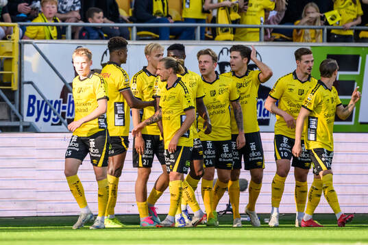 Elfsborgs Frederik Ihler jublar med lagkamrater