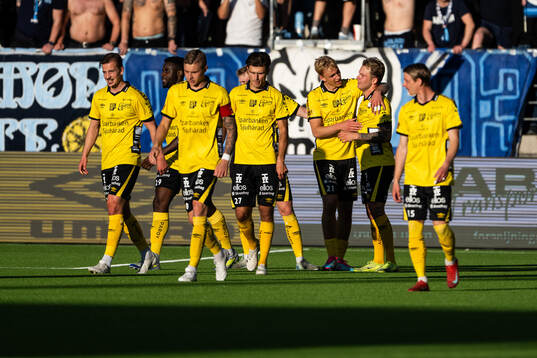 Elfsborgs Frederik Ihler jublar med lagkamrater