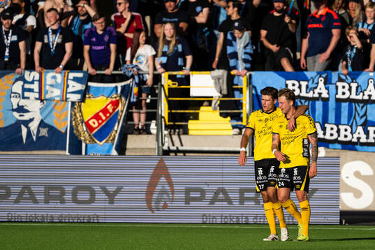 Elfsborgs Besfort Zeneli och Frederik Ihler jublar